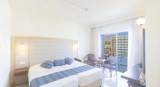 Standard Família quarto varanda Iliada Beach Hotel