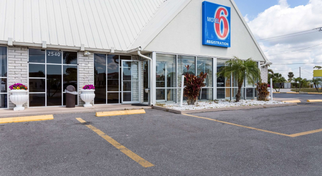 Motel 6 Englewood, FL, Забронировать Мотель Энглвуд штат Флорида