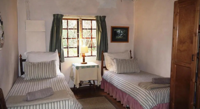 Коттедж с 3 комнатами Back o the Moon Holiday cottage