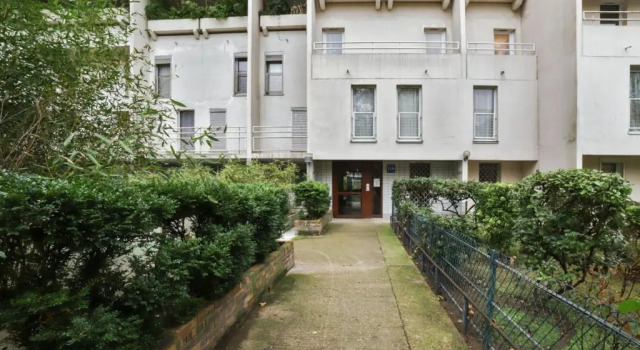 Large and bright flat 4 min walking to Paris La Défense Arena - Welkeys, Забронировать Отель Нантер Дефанс