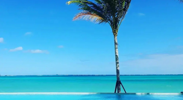 Апартаменты 4 Bedroom Cable Beach Condo With Balcony