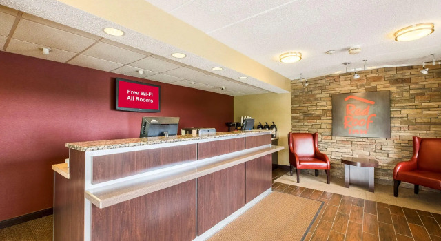 Red Roof Inn Hilton Head Island, Забронировать Отель Отели Южной Каролины с бассейном, Бассейн