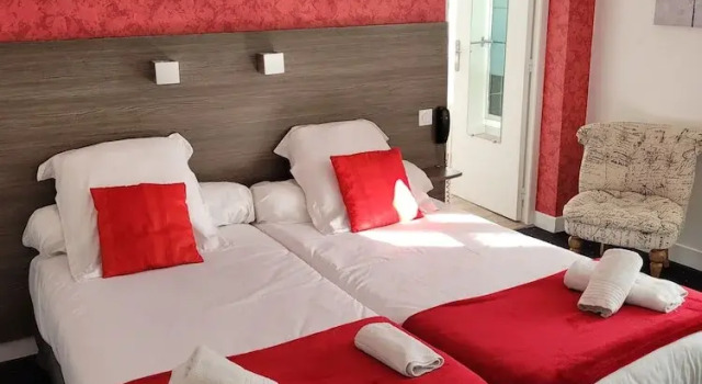 Двухместный номер Comfort c 1 комнатой Logis Hôtel Au Moyne de Saire