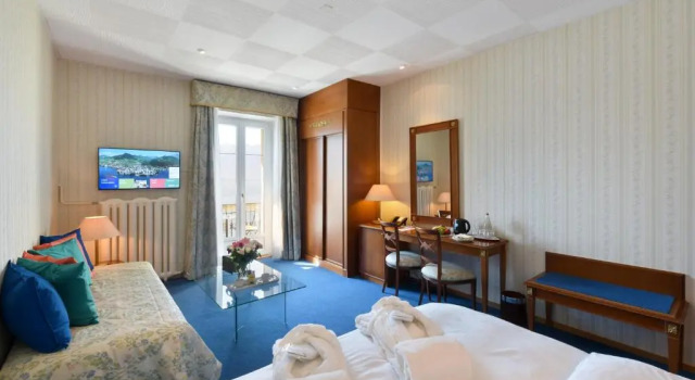 Трёхместный номер Standard с видом на озеро Golf Hotel René Capt