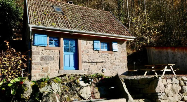 Ancienne petite marcairerie de montagne rénovée cadre rustique