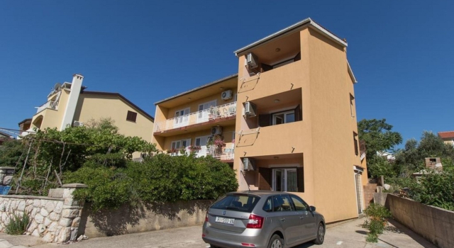 Apartment Marija - with parking : A1 Prizemlje Cres, Island Cres, Prenota Appartamento Hotel a Isole Quarnerine con parcheggio, Parcheggio