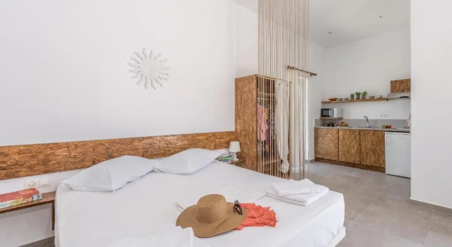 Plakes Sea View Suites, Prenota Hotel Hotel a Milo con piscina, Piscina