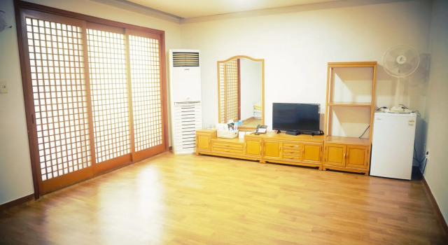 White House, Prenota Hotel Hotel economici a Sokcho