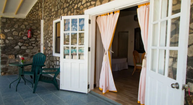 Бунгало Kings Landing Hotel