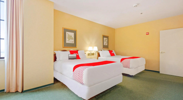 Четырёхместный номер Standard OYO Hotel St. Louis Downtown City Center MO