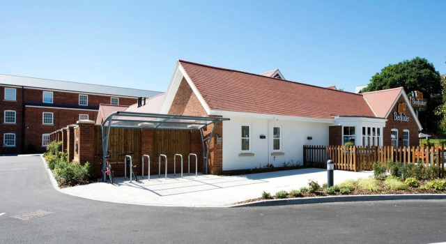 Premier Inn Farnham, Забронировать Отель Отели Фарнема с парковкой, Парковка