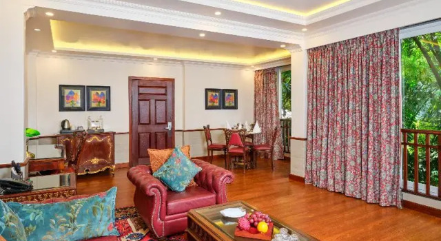 Люкс Standard Mayfair Spa Resort & Casino