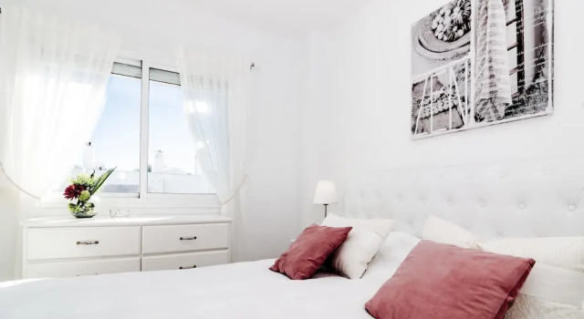 PP- Fantastic 2 bedroom apt with roof top terrace, Забронировать Отель Отели и гостиницы Эстепона, рядом с Atalaya Golf &amp; Country Club, Отель