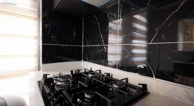 Deluxe Suite Empire Luxury Hotel