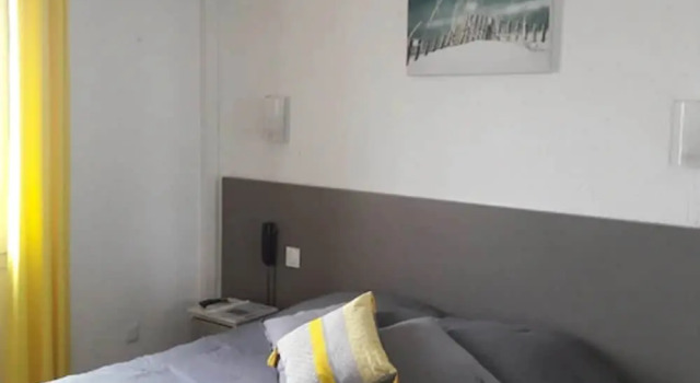Hotel Le Bleu Marine, Забронировать Отель Отели Сент-Мари-де-ла-Мер с парковкой, рядом с Церковь Сент-Мари-де-ла-Мер, Парковка
