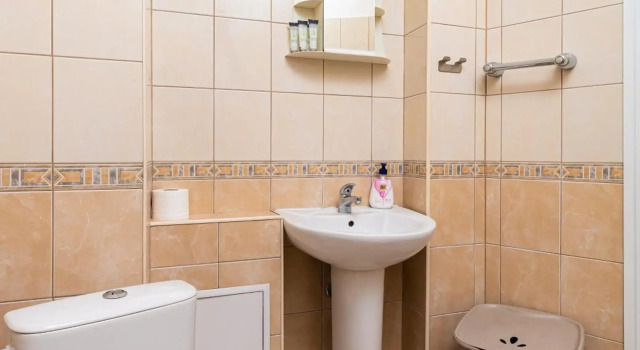 Sunny 1BD Apartment in OLD TOWN
