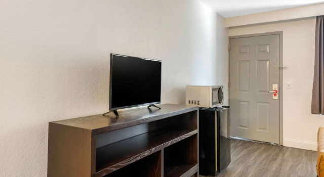 Четырёхместный номер Standard Econo Lodge Airport - RJ Stadium