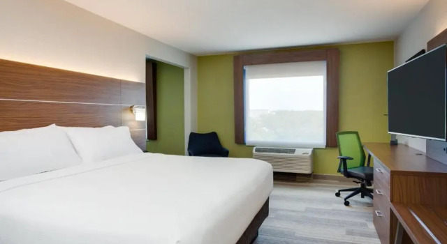 Люкс Holiday Inn Express Hotel & Suites Tampa-Fairgrounds-Casino by IHG