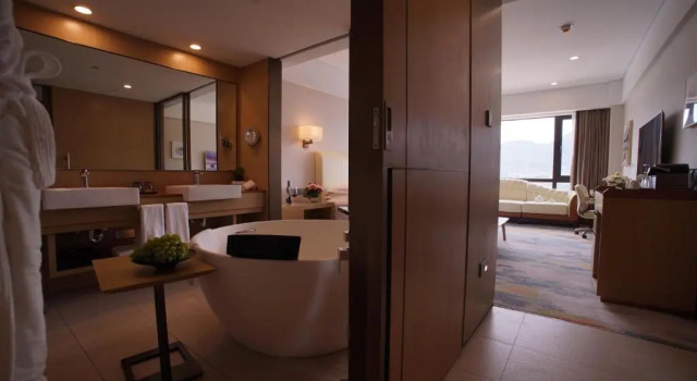 Номер Standard с видом на озеро Hilton Lijiang