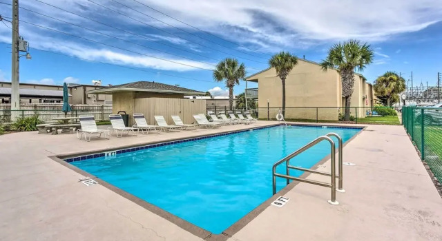 Walk to Beach: PCB Condo w/ Oceanfront Pool Access, Забронировать Апартаменты/квартира Панама-Сити Панхэндл Флорида, рядом с Остров Шелл