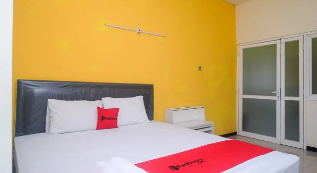 RedDoorz Near Exit Tol Krapyak Semarang 3