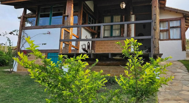 Chalé Mata Virgem - 1km do centro, ao lado de várias cachoeiras, com cozinha completa e conforto para até 6 pessoas, Забронировать Отель Карранкас Минас-Жерайс