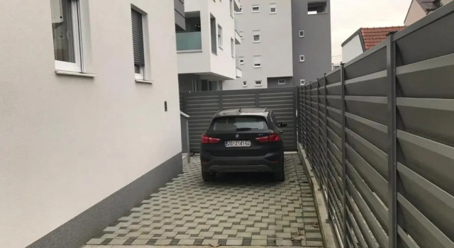 Апартаменты Apartment SARA - free parking for 2 cars