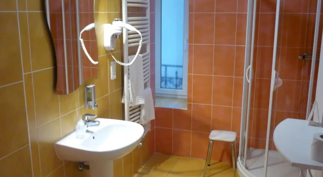 Трёхместный номер Comfort c 1 комнатой The Originals Boutique, Hôtel Terminus, Bourg-en-Bresse Gare