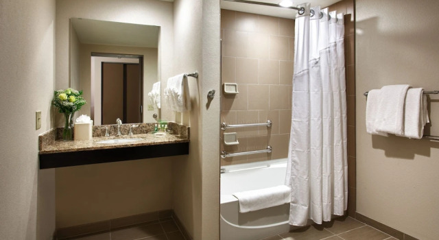 Люкс c 1 комнатой Holiday Inn and Suites Phoenix Airport North by IHG