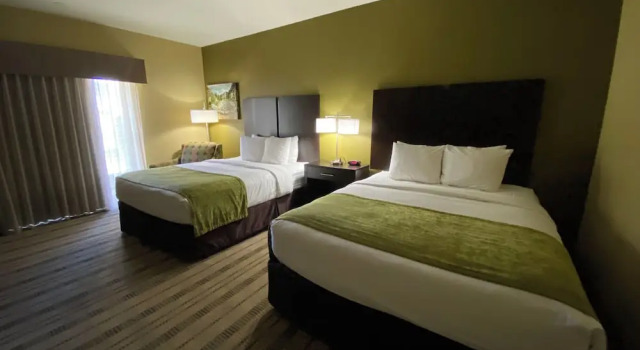 Четырёхместный номер Standard с видом на озеро Pagosa Lodge