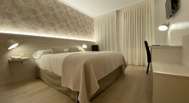 Трёхместный номер Standard Hostal Paris