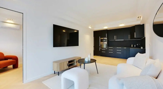 Апартаменты Charming Apt With AC & Balcony