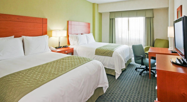 Четырёхместный номер Standard Holiday Inn Express & Suites Toluca Zona Aeropuerto by IHG