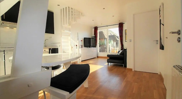 CADRE EXCEPTIONNEL: Duplex Classé 4**** Tennis, Piscine, Parking, Linge inclus, WIFI, Matériel BÉBÉ, proximité CENTRE, Забронировать Апартаменты/квартира Апартаменты Довиль, рядом с Пристань Довиля, Апартаменты/квартира