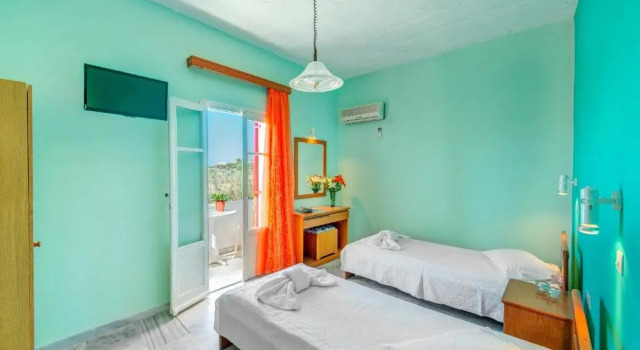 Четырёхместная студия Hotel Smaragdi Apartments