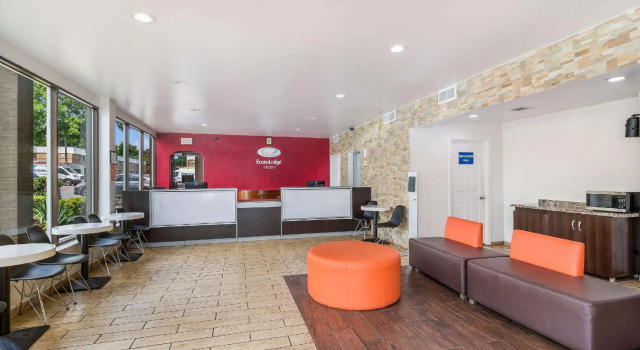 Econo Lodge Airport near Billy Graham Parkway, Забронировать Отель Отели Шарлотте с парковкой, Парковка