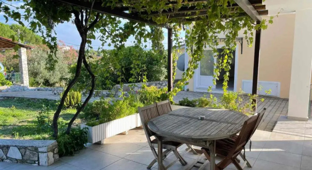 Семейная студия Sunset Studios & Apartments