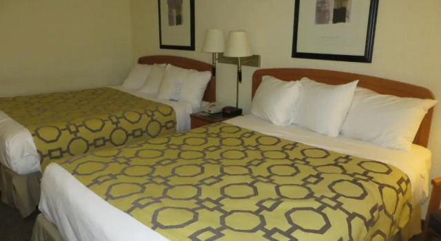 Четырёхместный номер Standard Baymont by Wyndham Fort Wayne