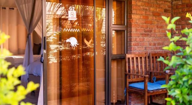 Четырёхместный номер Deluxe Dzimbahwe Guest Lodge