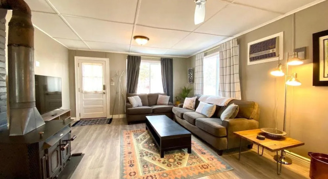 Adorable Bungalow Near Downtown Loveland!, Забронировать Отель Отели Лавленд 3 звезды, 3*