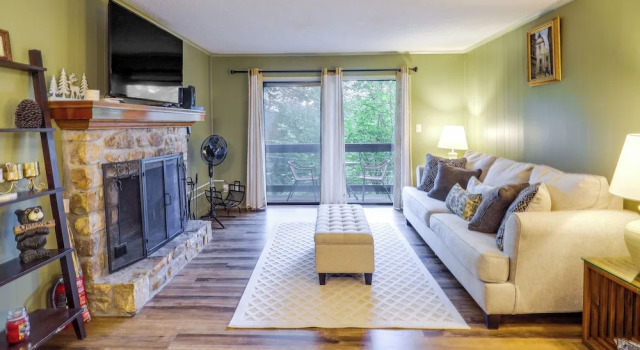 Апартаменты с 2 комнатами с балконом Walk to Slopes! Beech Mountain Condo, Pet Friendly