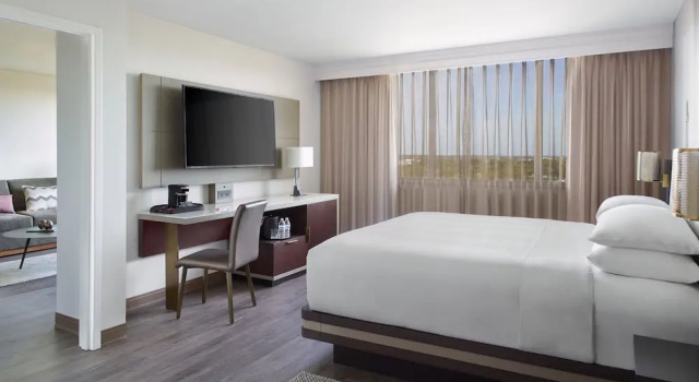 Двухместный клубный номер Standard Marriott Kansas City Overland Park