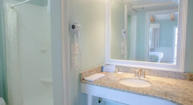 Четырёхместный номер Standard Sea and Breeze Hotel and Condo