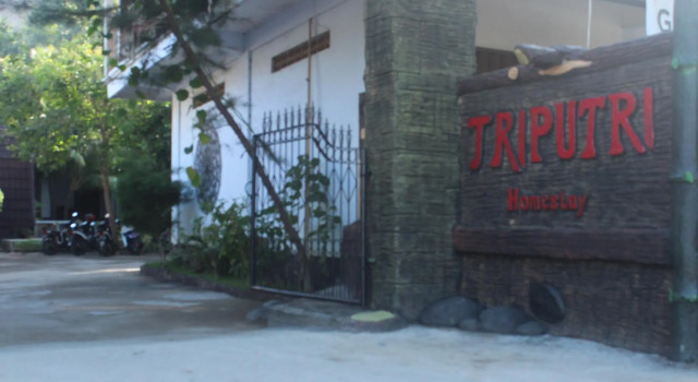Tri Putri Homestay, Book Hotel Hotels in Lombok with Parking, Parking