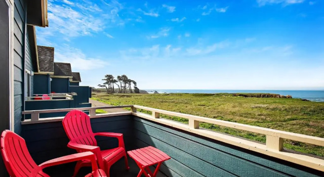 Четырёхместный номер Standard с видом на океан Surf and Sand Lodge