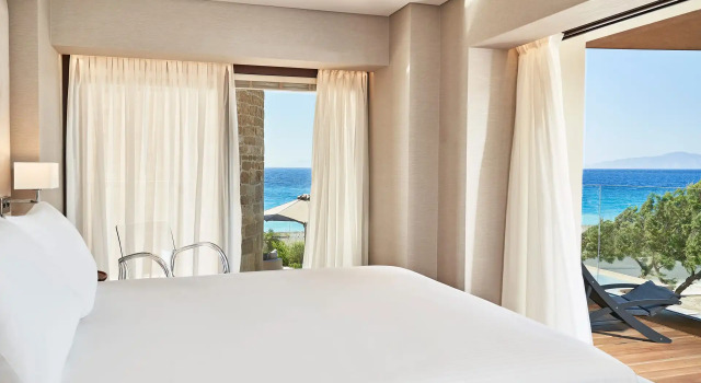 Полулюкс с 2 комнатами Bellevue On The Beach Suites