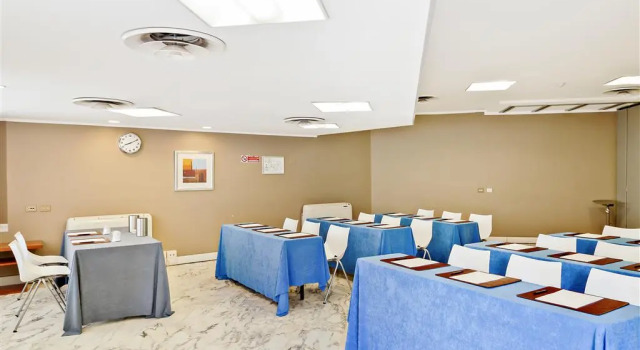 Отель Italiana Hotels Florence