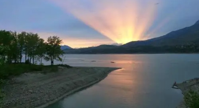 Hôtel Les Flots Bleus, Забронировать Отель Савин-лё-Ляк Lac de Serre-Ponçon