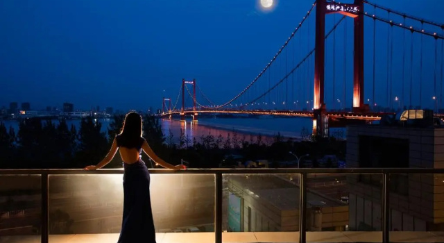 Двухместный номер Standard с красивым видом из окна Hilton Wuhan Yangtze Riverside