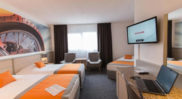 Трёхместный номер Standard Hôtel Le Paddock